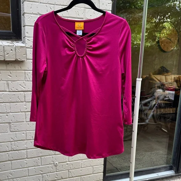 Ruby Rd. Fuchsia Keyhole Blouse - Picture 1 of 4